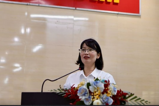 Phó Chủ tịch UBND TP.HCM Trần Thị Diệu Thúy tiếp xúc cử tri