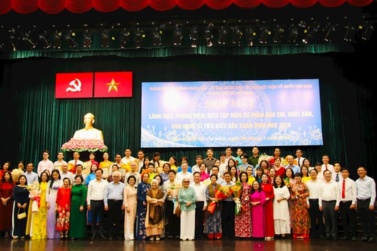 Lãnh đạo TP.HCM họp mặt phóng viên, biên tập viên, văn nghệ sĩ tiêu biểu đầu xuân