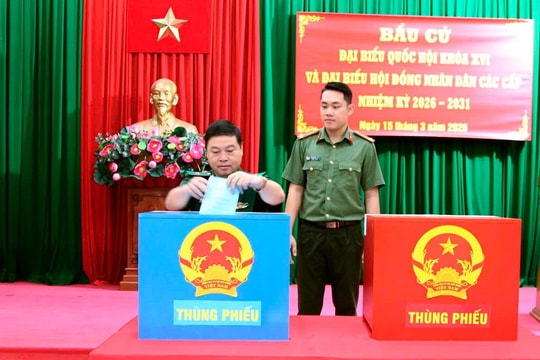 Hơn 450 cử tri Bộ đội Biên phòng và công an tham gia bầu cử tại khu vực bỏ phiếu số 5