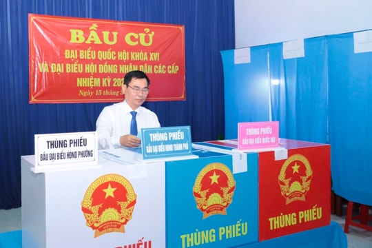 Cử tri Lái Thiêu bỏ phiếu trong không khí trang nghiêm