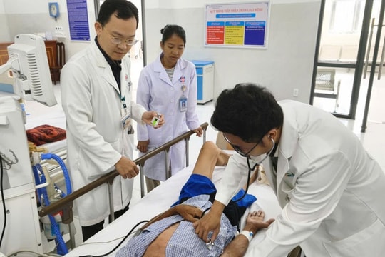 Cứu sống du khách đột quỵ ở đặc khu Côn Đảo bằng chiến lược “Drip-and-Ship”