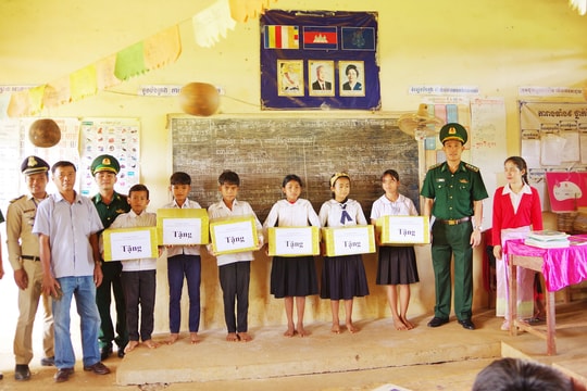 Ươm mầm tương lai xuyên biên giới