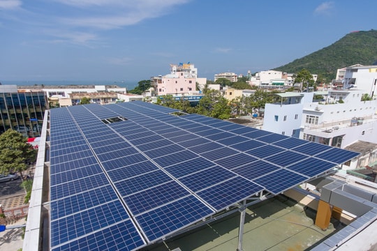 TP.HCM đẩy nhanh làn sóng điện mặt trời mái nhà: Gỡ khó thủ tục, hướng tới năng lượng xanh