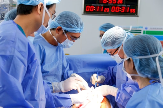 Bệnh viện Từ Dũ bóc tách khối u xơ tử cung gần 12kg, bảo tồn khả năng sinh sản cho người bệnh