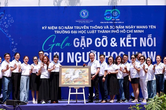 Cựu sinh viên, học viên Trường Đại học Luật TP.HCM góp phần tạo nên giá trị nhà trường