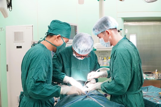 Phẫu thuật thành công sỏi tuyến dưới hàm kích thước lớn cho bệnh nhân