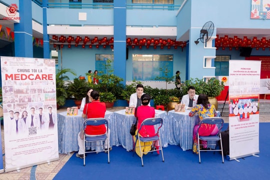 Khám tầm soát da liễu miễn phí cho người dân phường Tân Sơn Hòa