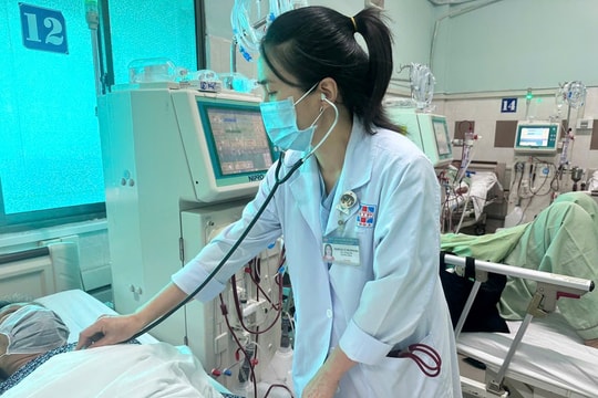 Người nước ngoài đi du lịch, làm việc kết hợp chạy thận tại TP.HCM