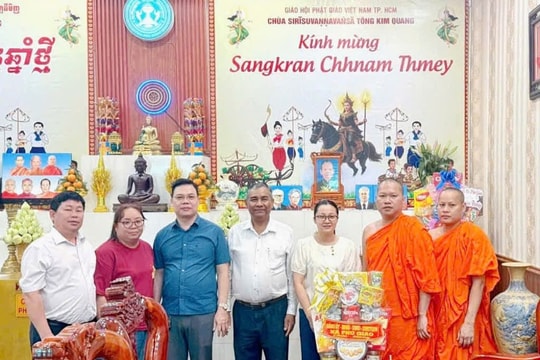 Xã Phú Giáo: Thăm, chúc mừng chùa Tông Kim Quang nhân dịp Tết cổ truyền Chôl Chnăm Thmây
