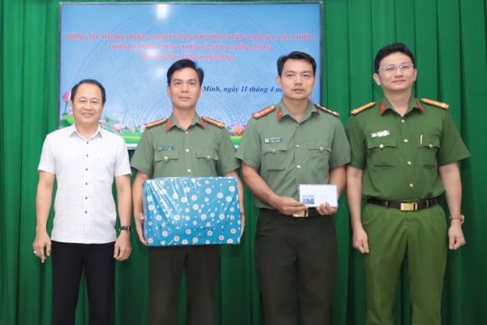 Thăm, động viên các chiến sĩ thực hiện nghĩa vụ tham gia công an nhân dân