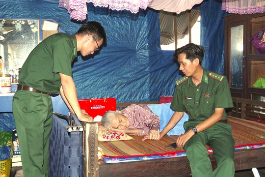 Đồn Biên phòng Rạch Gốc giúp dân từ những việc làm cụ thể