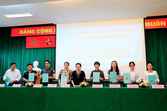 Sở An toàn Thực phẩm TP.HCM tổ chức ký kết với các công ty cung cấp suất ăn cho trường học