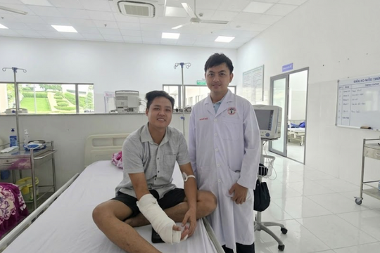 TP.HCM: Bác sĩ luân phiên tại Côn Đảo phẫu thuật cứu bàn tay người dân bị đứt mạch máu, dây thần kinh