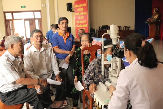 Chương trình “Ánh sáng tri ân” đến với nhân dân xã Bàu Bàng