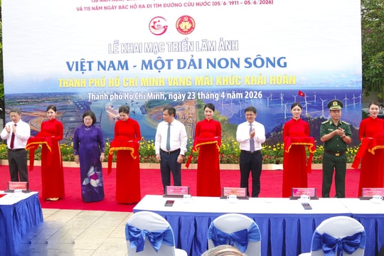 Khai mạc triển lãm ảnh “Việt Nam - Một dải non sông” và “Thành phố Hồ Chí Minh vang mãi khúc khải hoàn” năm 2026