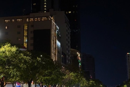 TP.HCM đồng loạt giảm công suất chiếu sáng quảng cáo sau 22 giờ