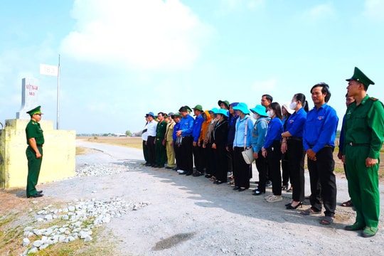 Đoàn công tác xã Mỹ Lệ, tỉnh Tây Ninh thăm Đồn Biên phòng cửa khẩu Mỹ Quý Tây