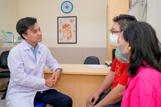 Bệnh viện Đại học Y Dược TP.HCM phẫu thuật thành công ca ung thư đại tràng biến chứng phức tạp cho doanh nhân Indonesia