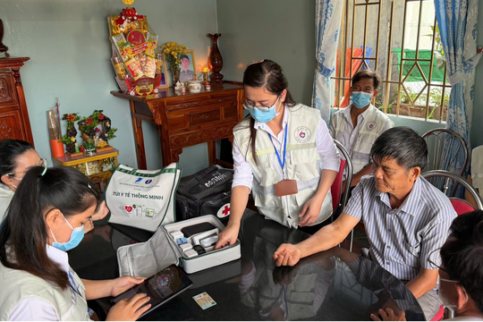 Ngày Sức khỏe toàn dân lần thứ nhất tại TP.HCM: Nỗ lực đi tận ngõ, gõ từng nhà, khám từng người