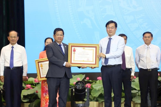 Thầy thuốc ưu tú, TS.BS Diệp Bảo Tuấn, Giám đốc Bệnh viện Ung bướu TP.HCM: Huân chương không chỉ là danh hiệu…