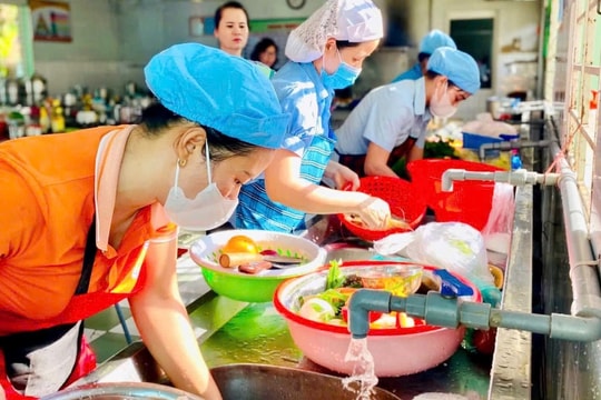 Siết chặt an toàn thực phẩm bữa ăn bán trú