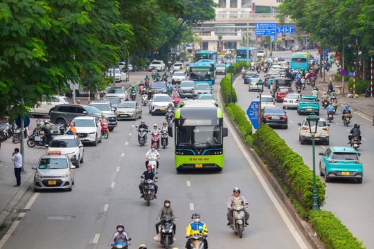 Hà Nội: Gần 109.000 lượt hành khách sử dụng xe buýt miễn phí trong dịp lễ 30-4