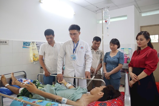 Nam sinh bị đa chấn thương sau tai nạn được trường nơi em theo học hỗ trợ