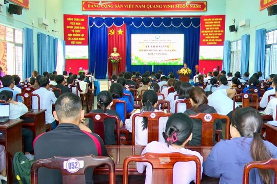 Khai giảng lớp bồi dưỡng nhận thức về Đảng