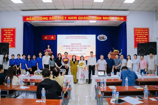 Đảng ủy UBND TP.HCM tổ chức lớp bồi dưỡng lý luận chính trị cho gần 850 đảng viên