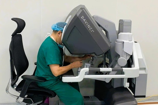 TS.BS Nguyễn Hoàng Đức - Dấu ấn 100 ca phẫu thuật tiết niệu bằng robot
