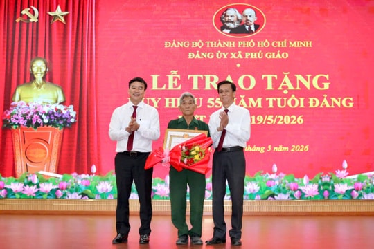 Xã Phú Giáo vinh danh các đảng viên lão thành