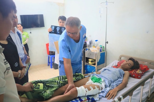 Bệnh viện Phục hồi chức năng - Điều trị bệnh nghề nghiệp TP.HCM hỗ trợ điều trị miễn phí cho nam sinh đa chấn thương