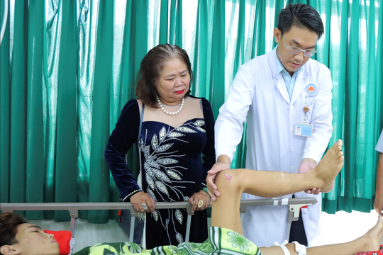 Nam sinh bị đa chấn thương sau tai nạn tiếp tục nhận hỗ trợ từ bạn đọc