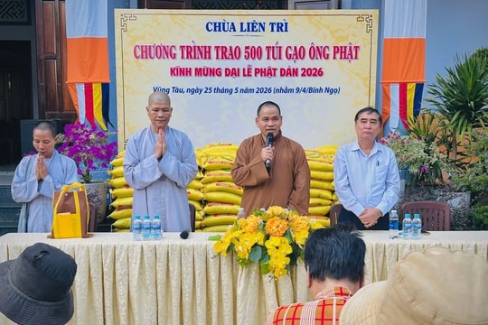 Trao 500 phần quà đến người dân có hoàn cảnh khó khăn