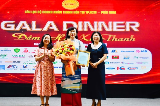 Xúc động chương trình trao tặng đỡ đầu đến 20 trẻ mồ côi đến tuổi trưởng thành