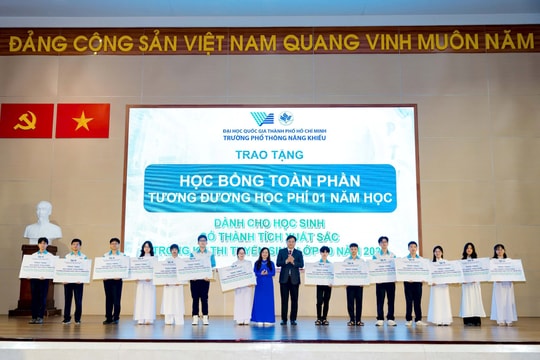 ĐHQG TP.HCM cấp học bổng ươm mầm tài năng cho học sinh Trường Phổ thông Năng khiếu