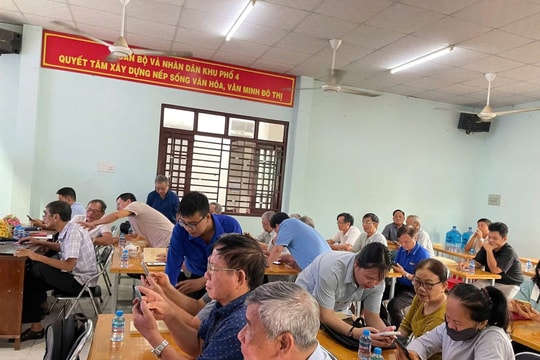 Đoàn phường Phú Lợi: Ra quân hỗ trợ các cô chú đảng viên trong chuyển đổi số