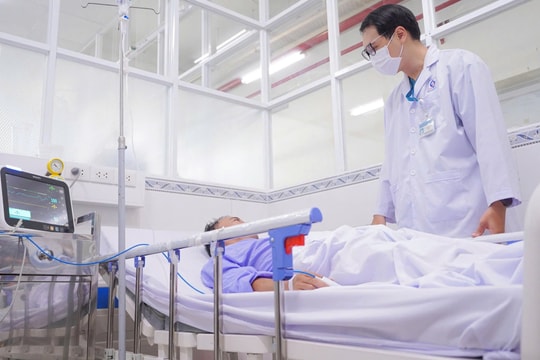 Bệnh nhân 38 tuổi bị đột quỵ được cứu sống trong “giờ vàng”