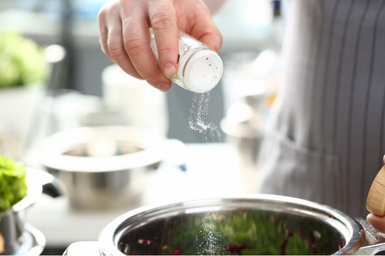 Bột ngọt – giải pháp hỗ trợ giảm muối nhưng vẫn giữ vị ngon cho bữa ăn