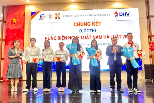 Sinh viên Trường ĐH Mở TP.HCM đoạt giải Nhất cuộc thi hùng biện nghề luật