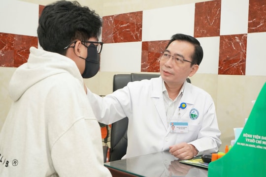 Phó Giám đốc Bệnh viện Da liễu TP.HCM, BS.CKII Bùi Mạnh Hà: Điều trị bệnh ngoài da, chữa lành tổn thương tâm hồn