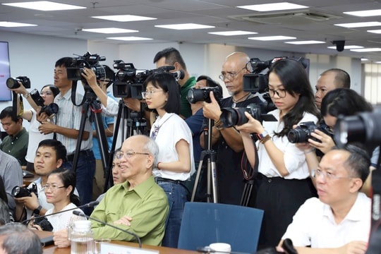 Những người 'bình dân hóa' khoa học công nghệ