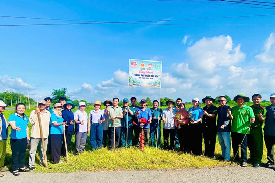Ra quân triển khai phong trào thi đua “Toàn dân chung tay bảo vệ môi trường, vì một Việt nam xanh-sạch-đẹp”