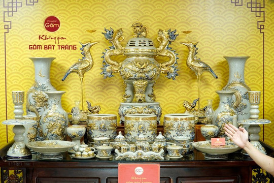 Gìn giữ nét đẹp thờ cùng Việt cùng không gian Gốm Bát Tràng