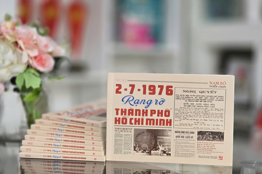 Ra mắt ấn phẩm “Ngày 2-7-1976 rạng rỡ Thành phố Hồ Chí Minh”