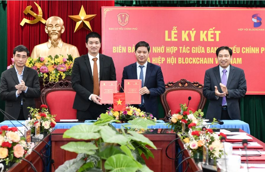Hợp tác nghiên cứu, đề xuất chính sách quản lý và phổ cập công nghệ blockchain tại Việt Nam
