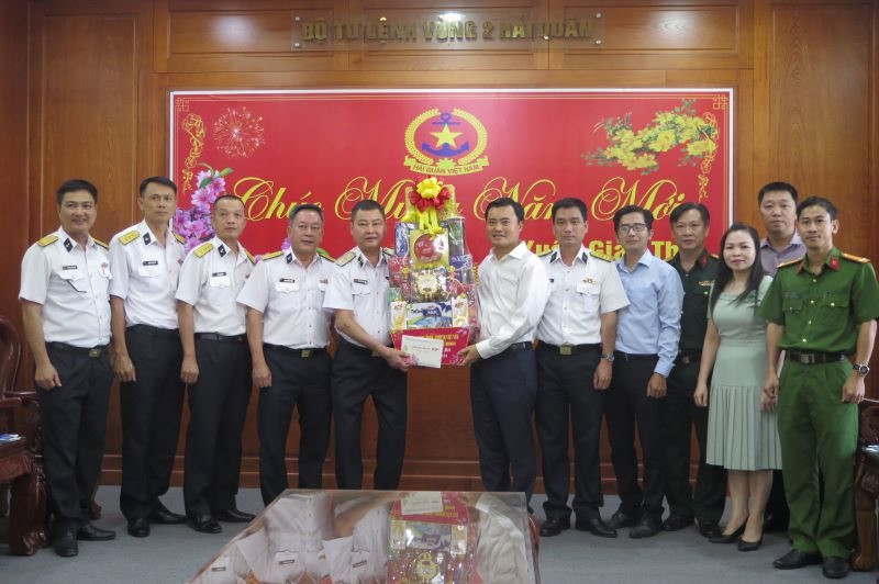 Phó Chủ tịch Bùi Xuân Cường thăm, chúc Tết Bộ Tư lệnh Vùng 2 Hải quân