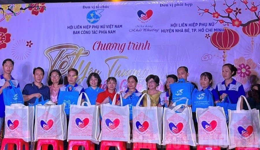 Hội Liên hiệp Phụ nữ Việt Nam chăm lo nữ công nhân huyện Nhà Bè đón tết