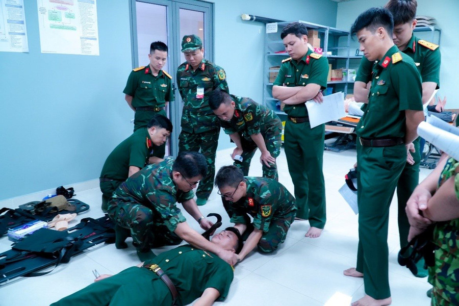 Bệnh viện Quân y 175: Tập huấn tổ quân y cấp cứu đường không toàn quân