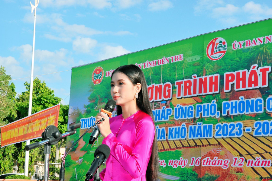 Hoa hậu Nguyễn Thanh Hà kêu gọi giúp đỡ người dân bị ảnh hưởng vì hạn mặn